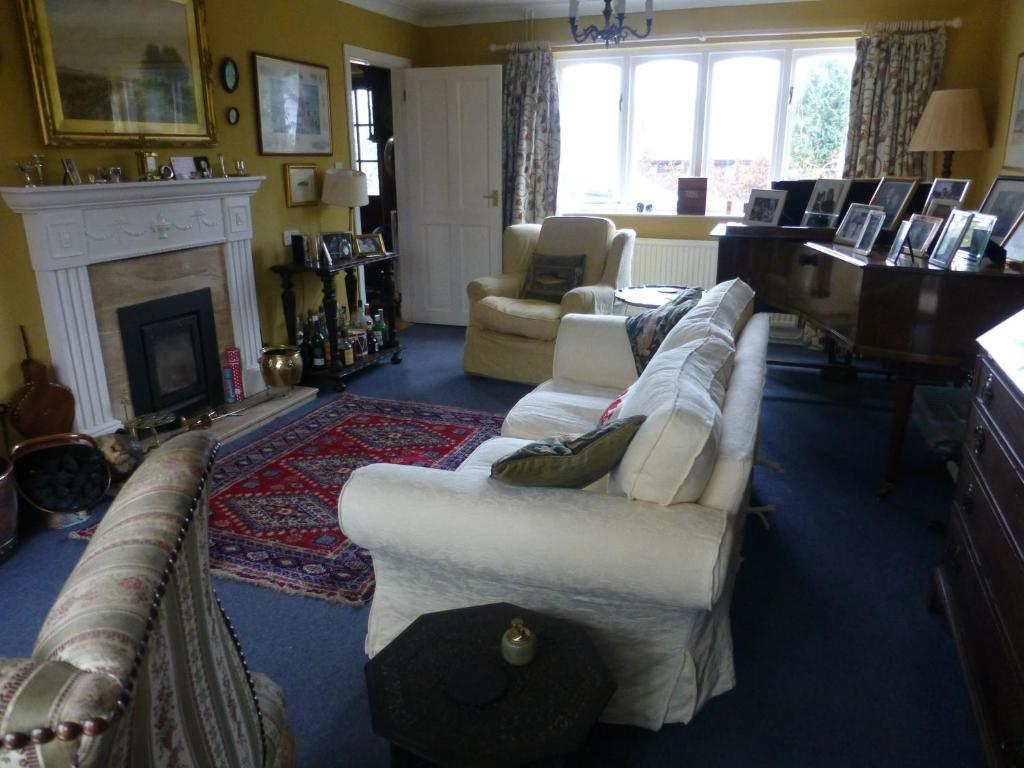 Bed and Breakfast Ty Carreg Лланвртид-Уэлс Экстерьер фото